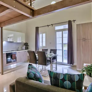 Charming 1 Bedroom Off Republic Street Sleeps 4 , La Valletta Malta